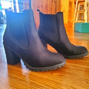 Satin Vera Wang for Kohl's Black Boots Booties